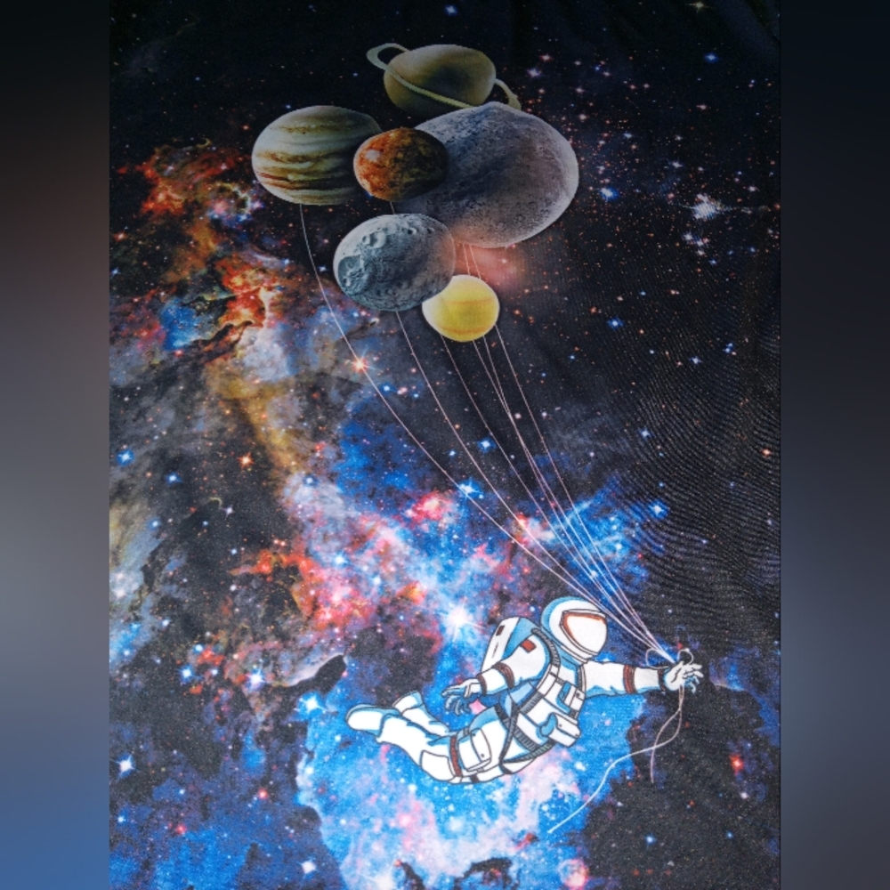 Mens Large Planet Space-Themed Graphic T-Shirt